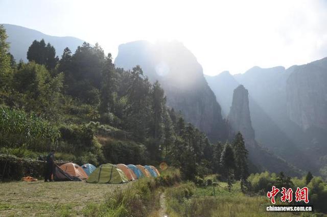 秋日户外“扎寨”受追捧冰球突破豪华版app(图2)