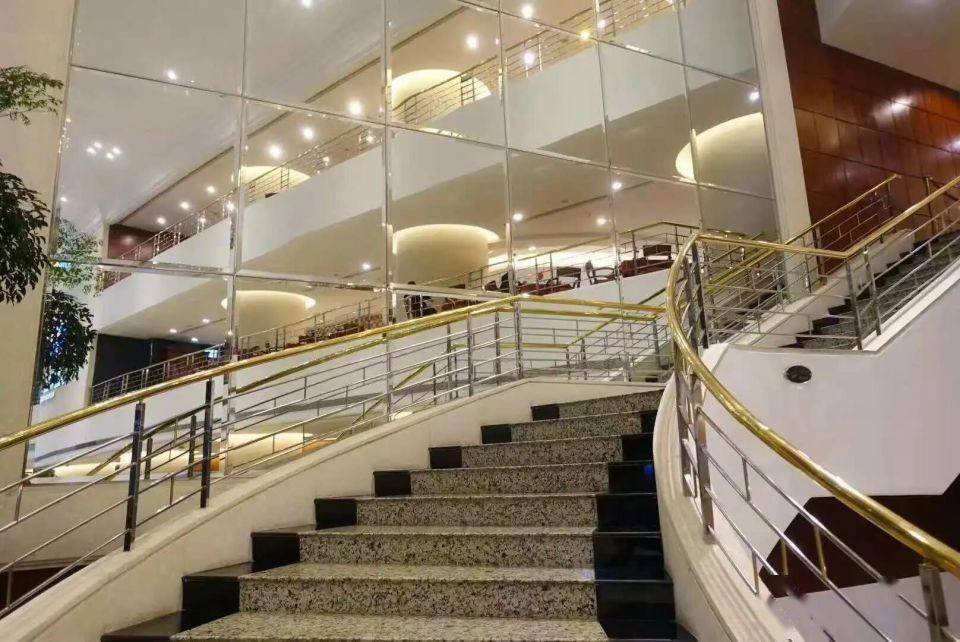 一晚亚朵全季他们选择在景区扎帐篷冰球突破黄金周酒店乱象：1千多(图4)